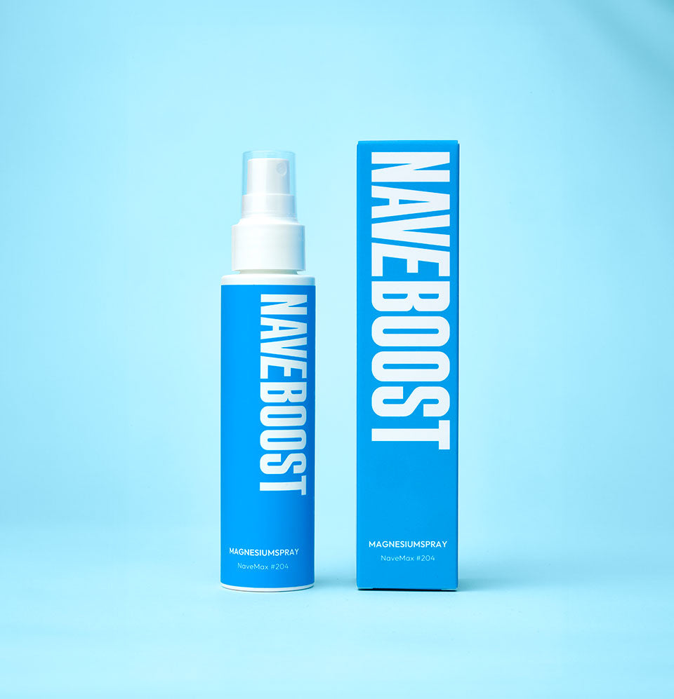 Magnesiumspray auf blauem Hintergrund, Fokus auf minimalistisches Design