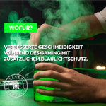 Die Gaming-Handcreme aufgetragen auf Händen, um ein geschmeidiges Hautgefühl zu veranschaulichen.